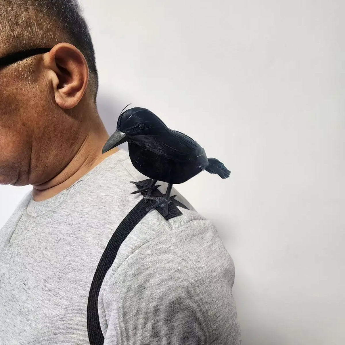 Corbeau Noir Réaliste à Bec Ouvert pour Épaule