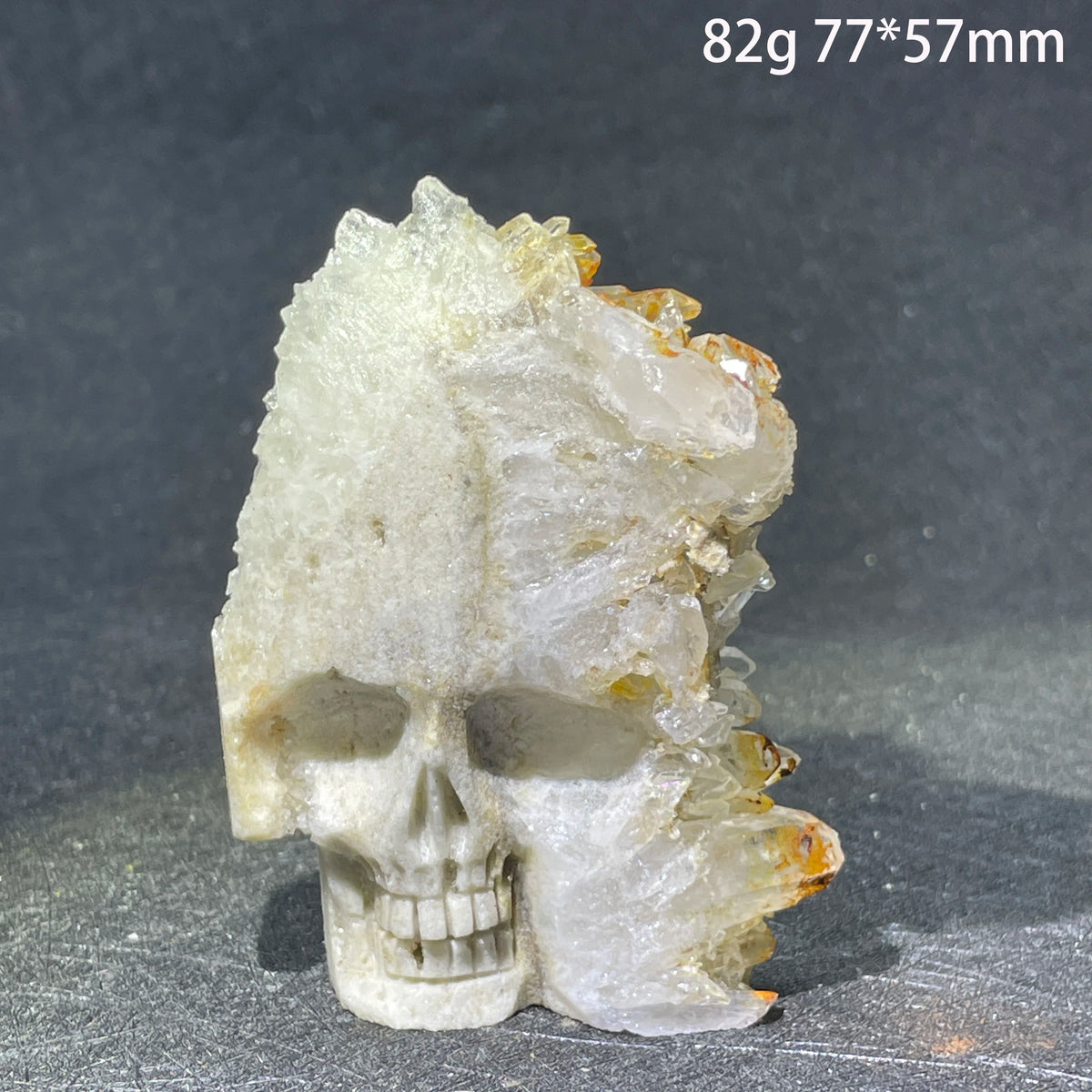 Crâne en Quartz Sculpté et Brut à Cristaux