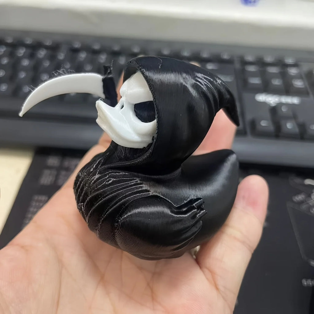 Figurine Canard Faucheuse Noire et Blanche avec Faux