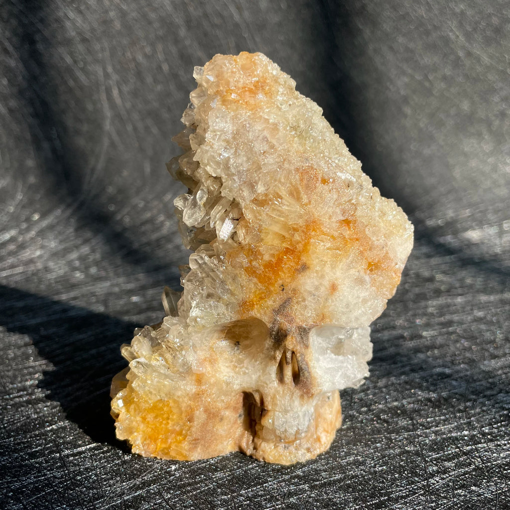 Crâne en Quartz Sculpté et Brut à Cristaux