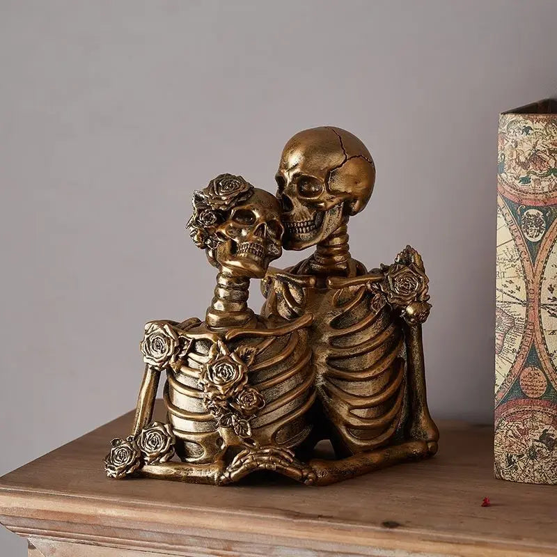 Statuette de Squelettes Amoureux Ornée de Roses Rouges