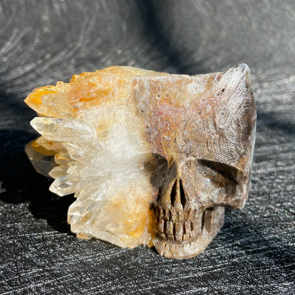 Crâne en Quartz Sculpté et Brut à Cristaux