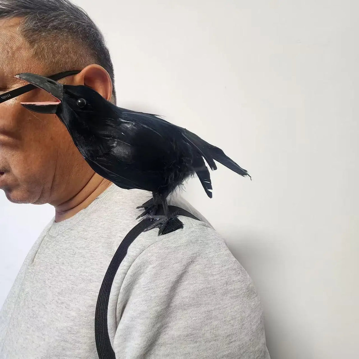 Corbeau Noir Réaliste à Bec Ouvert pour Épaule