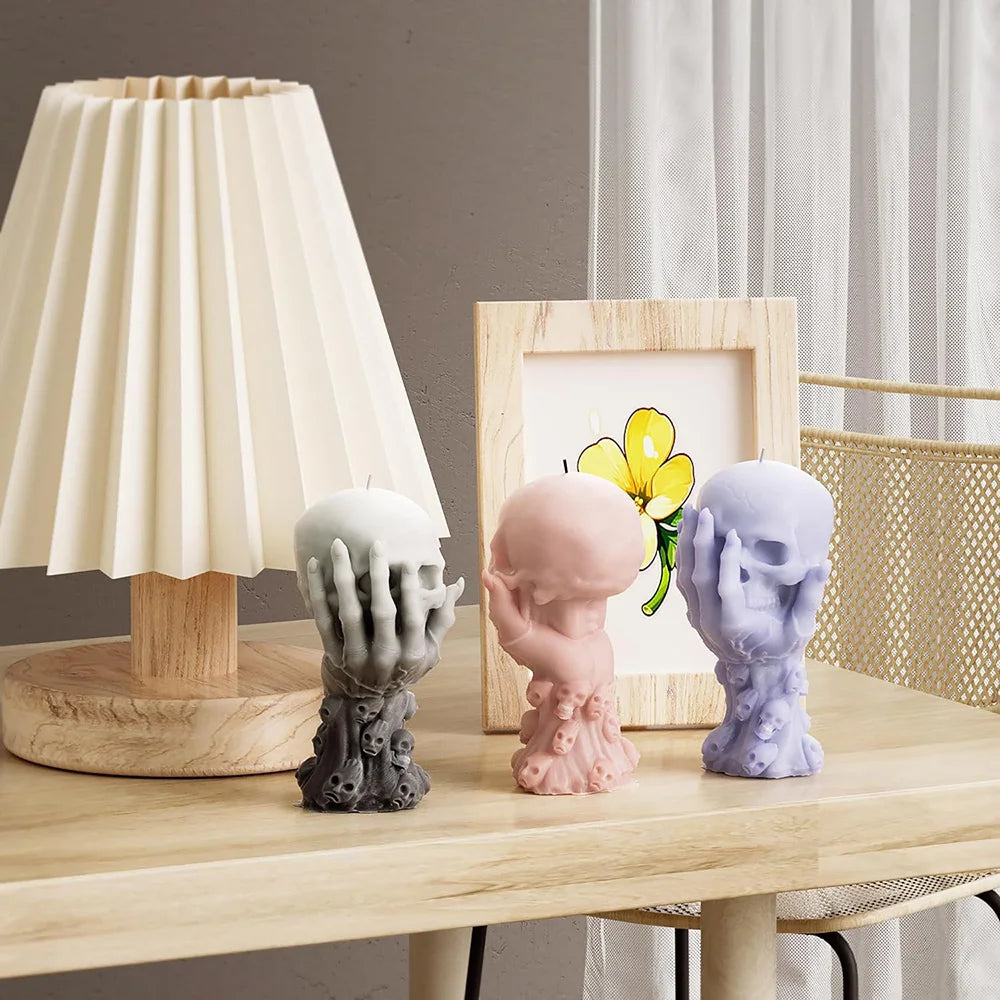 Bougie Décorative Crâne Tenu par une Main et Petits Crânes