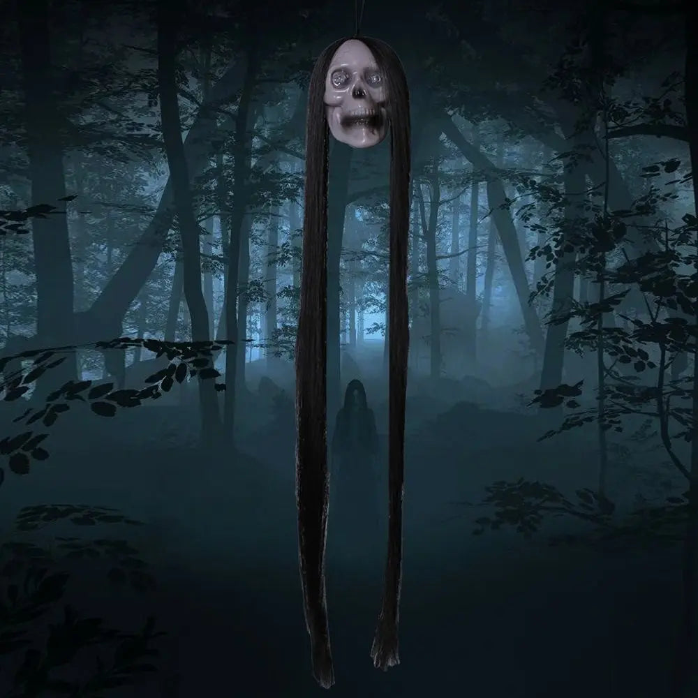 Tête de Mort d'Halloween à Yeux Rouges et Cheveux Noirs