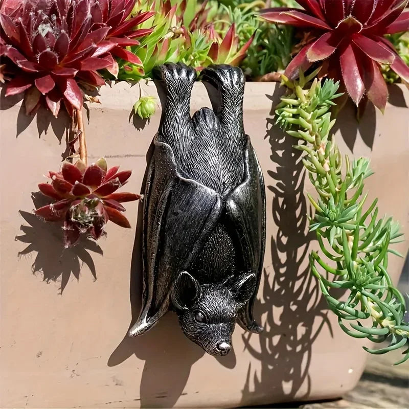 Figurine Chauve-Souris Suspendue Gothique en Résine