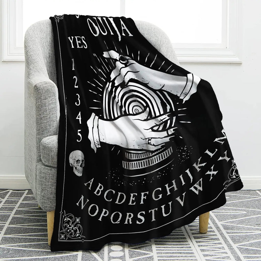 Couverture Polaire Gothique Noire et Blanche Ouija