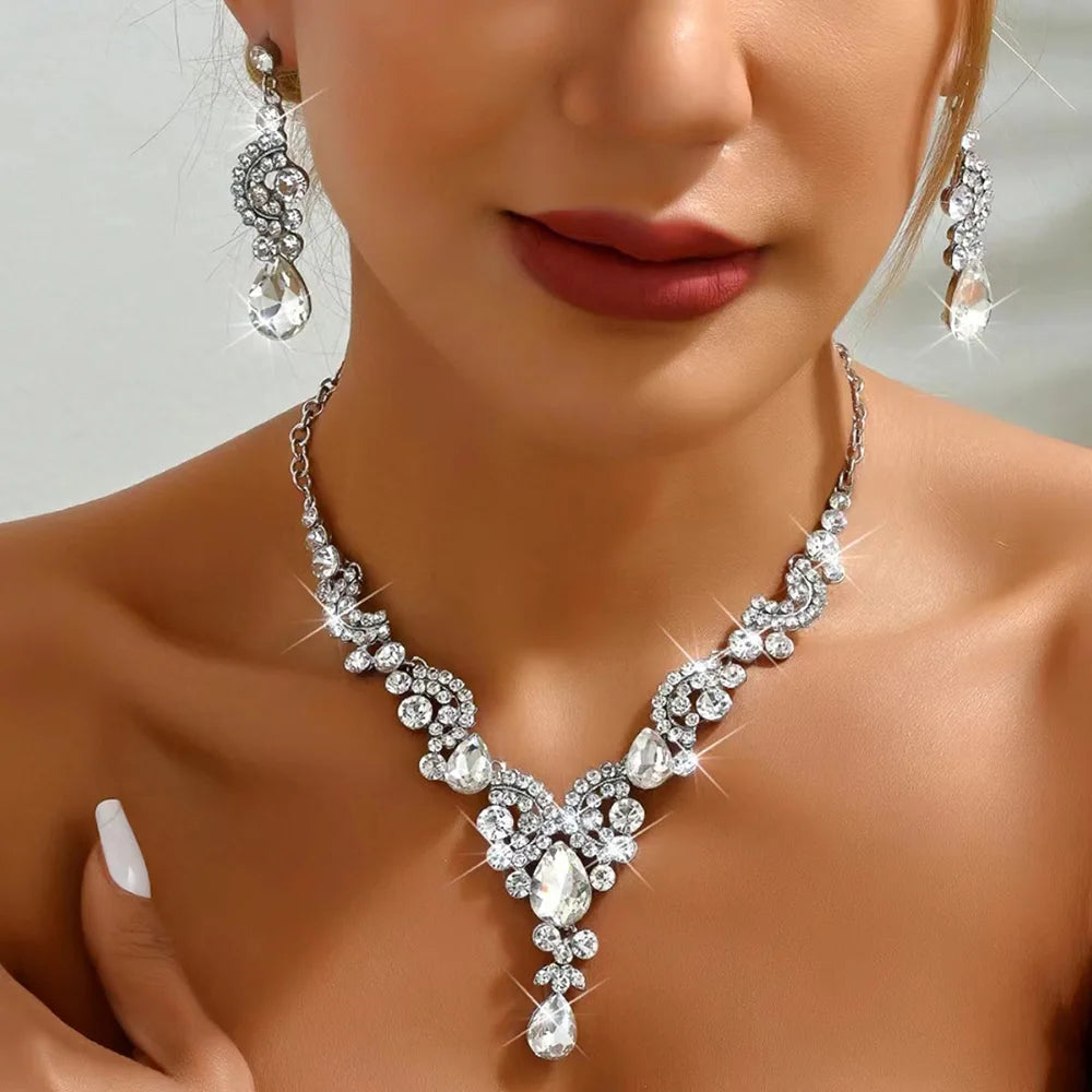 Parure Noire Couronne, Collier et Boucles Goutte