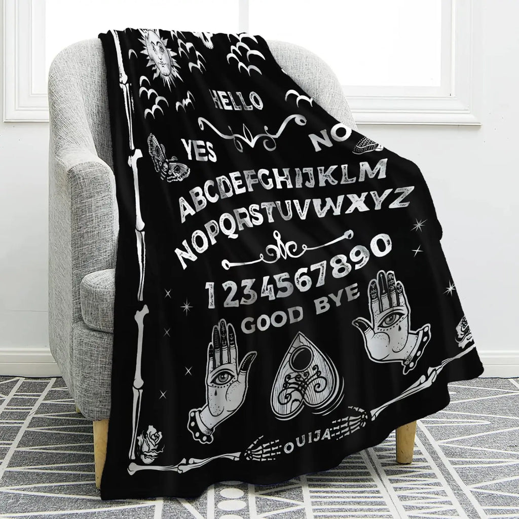 Couverture Polaire Gothique Noire et Blanche Ouija