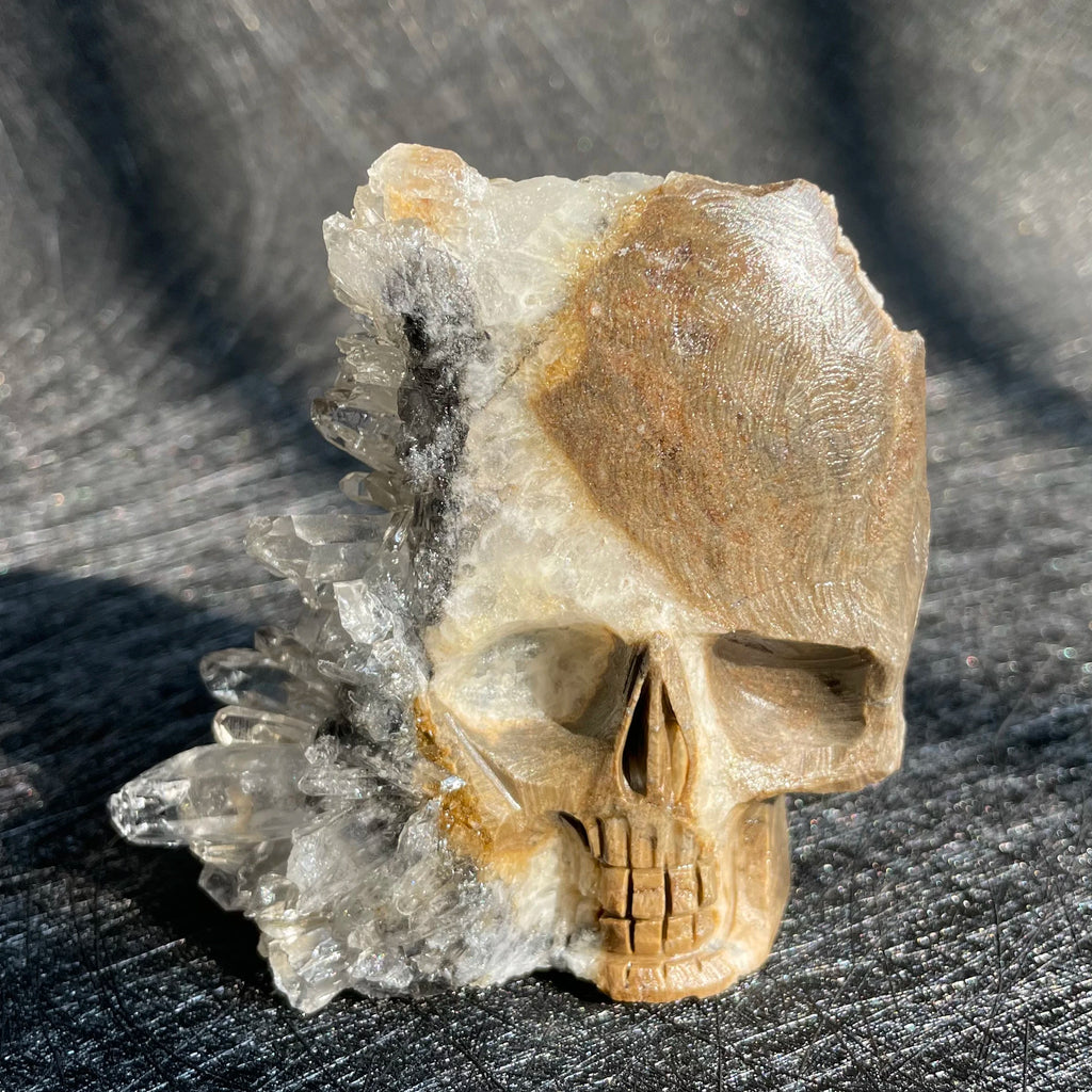 Crâne en Quartz Sculpté et Brut à Cristaux
