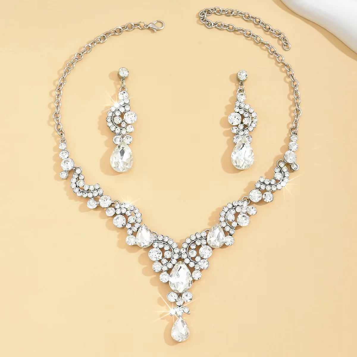 Parure Noire Couronne, Collier et Boucles Goutte