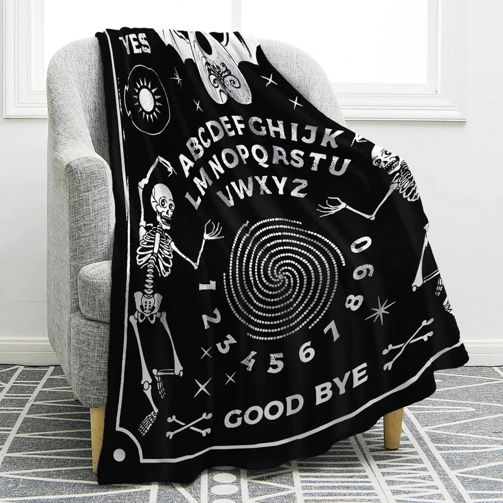 Couverture Polaire Gothique Noire et Blanche Ouija