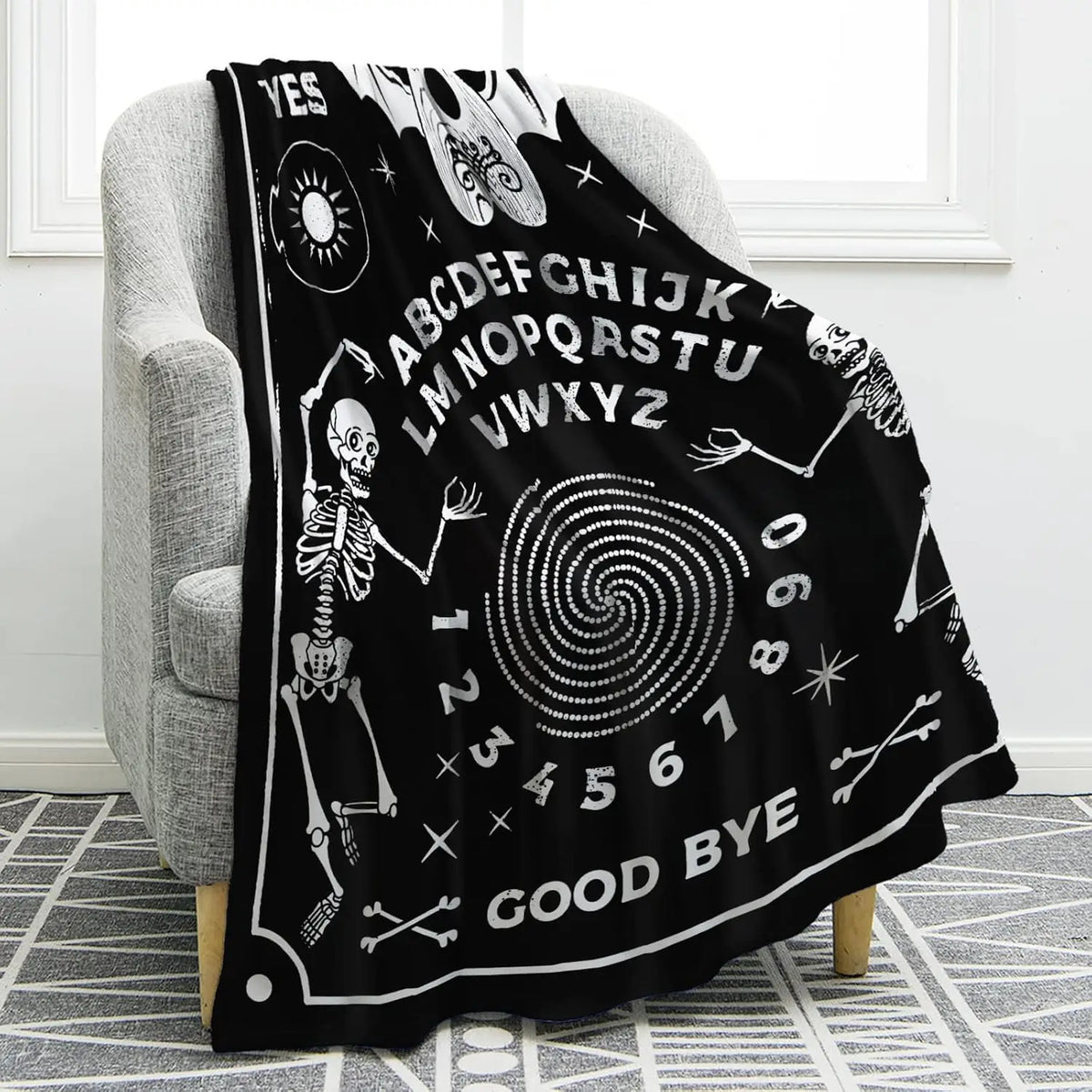 Couverture Polaire Gothique Noire et Blanche Ouija