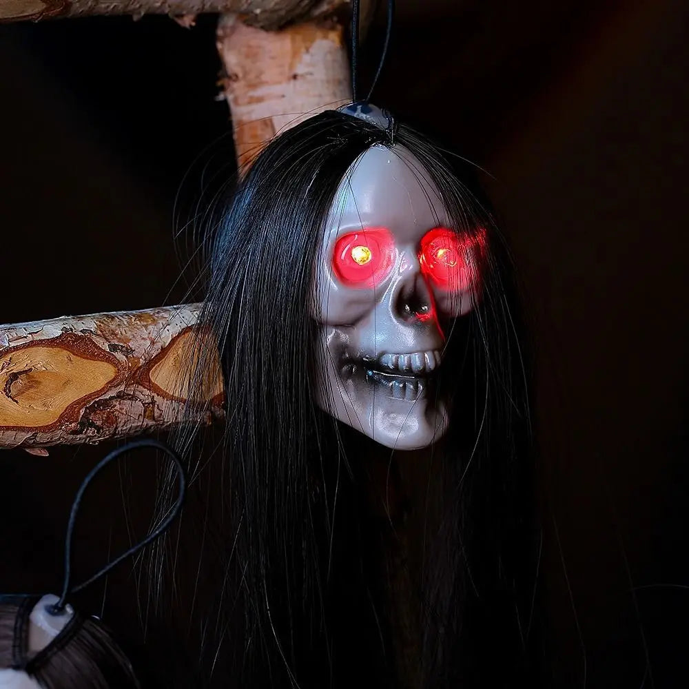 Tête de Mort d'Halloween à Yeux Rouges et Cheveux Noirs
