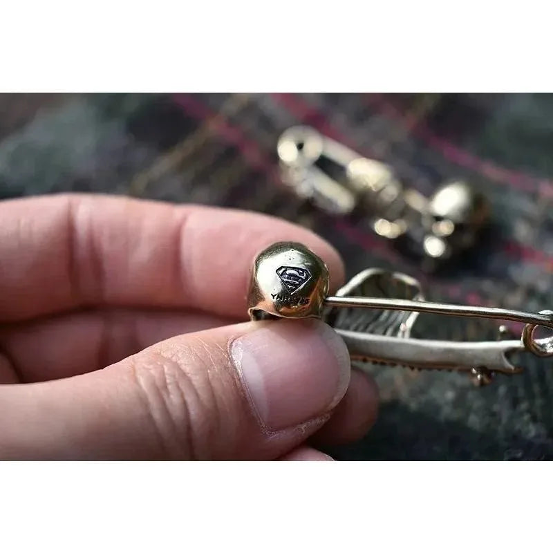 Broche Gothique Squelette en Laiton Vieilli
