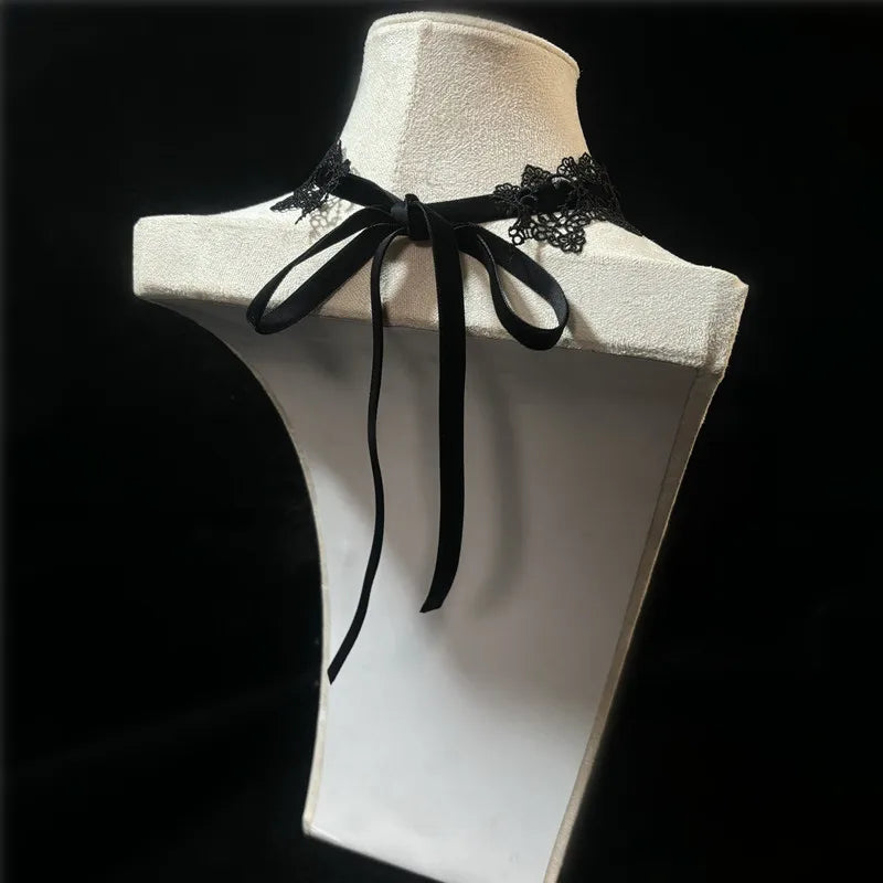 Collier Ras de Cou Gothique en Dentelle Noire et Velours Rouge