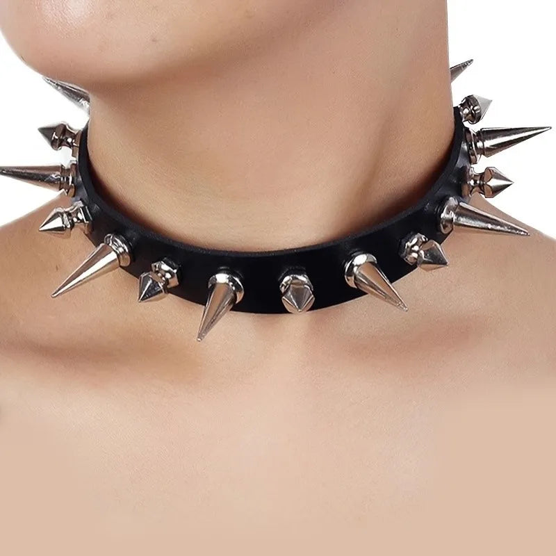 Collier Punk en Similicuir Noir à Clous Argentés