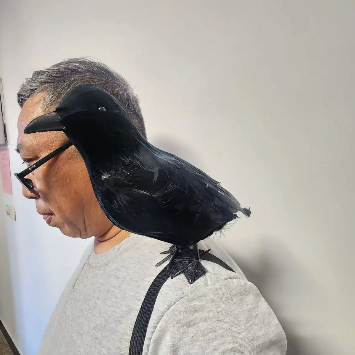 Corbeau Noir Réaliste à Bec Ouvert pour Épaule