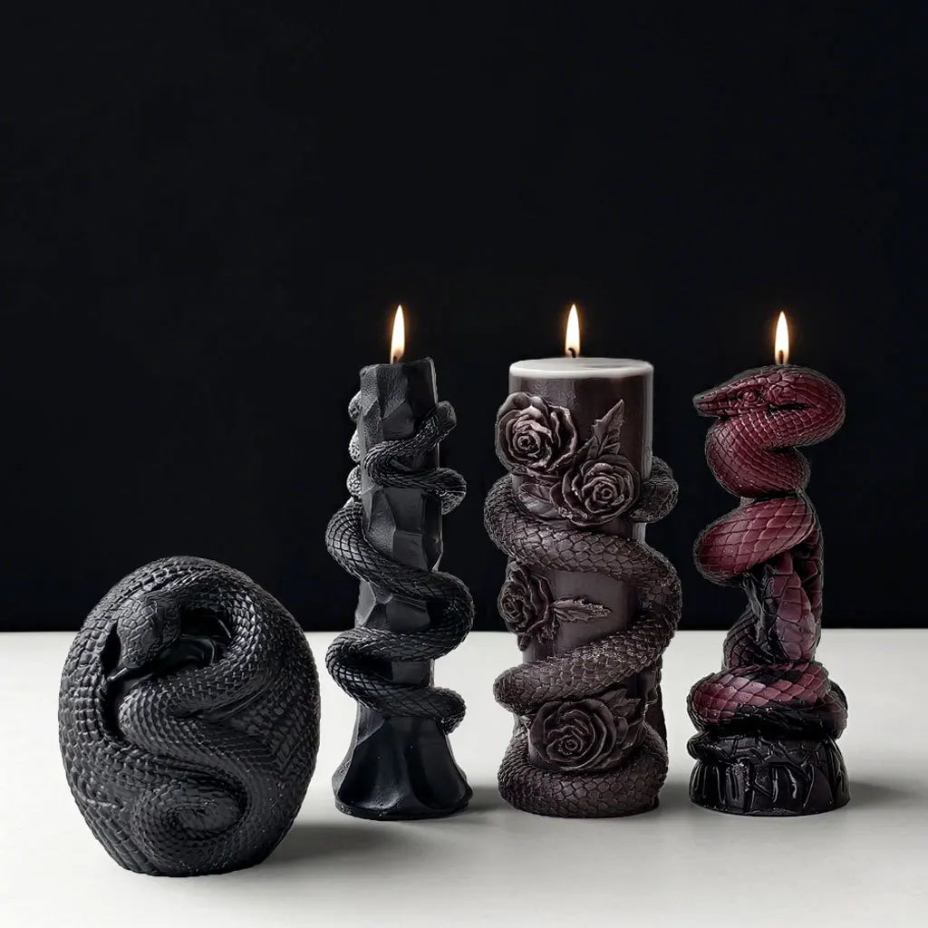 Bougie Grise à Serpent et Roses Sculptées