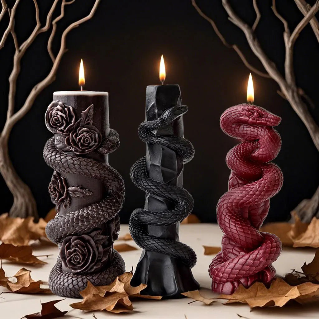 Bougie Grise à Serpent et Roses Sculptées