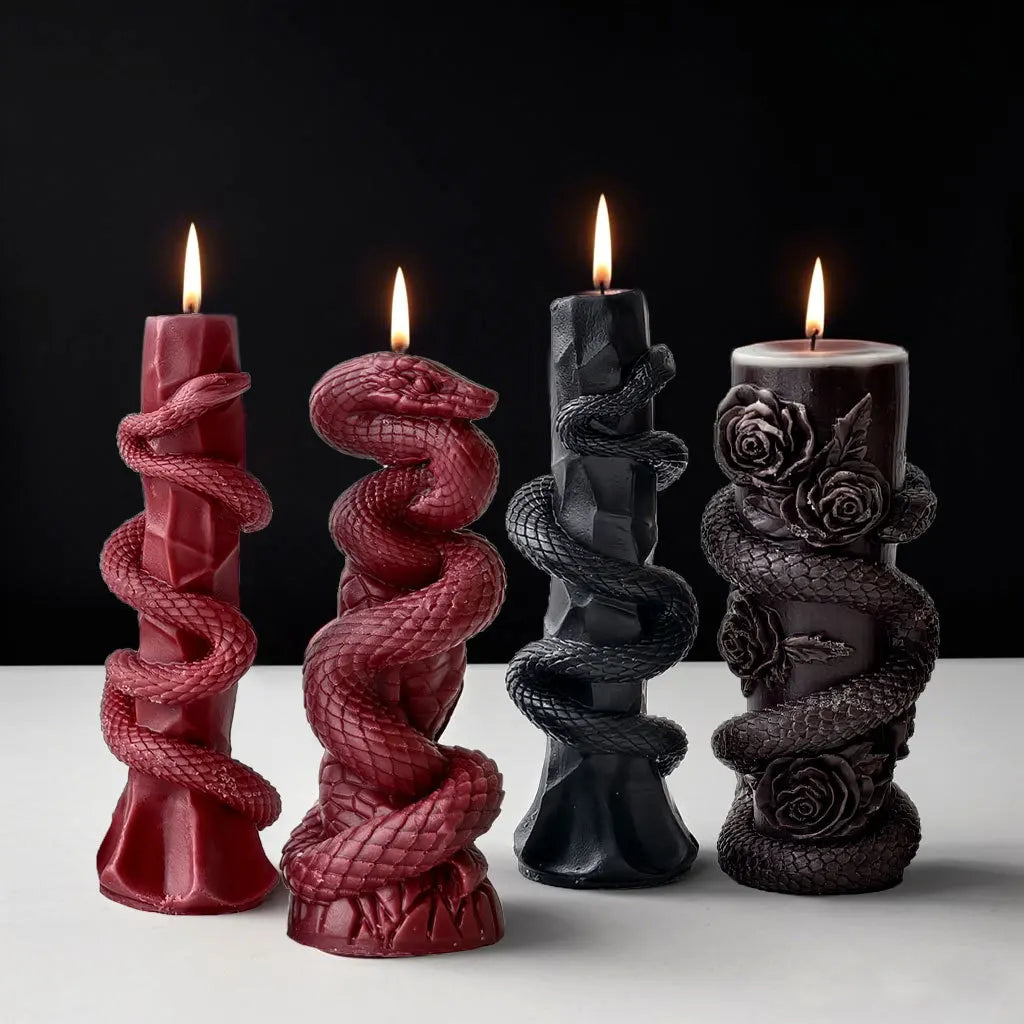 Bougie Grise à Serpent et Roses Sculptées