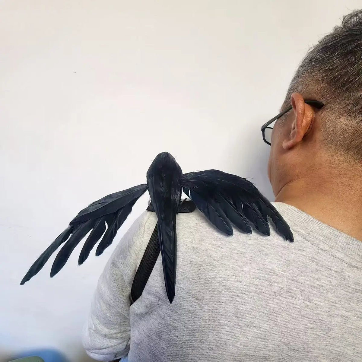 Corbeau Noir Réaliste à Bec Ouvert pour Épaule