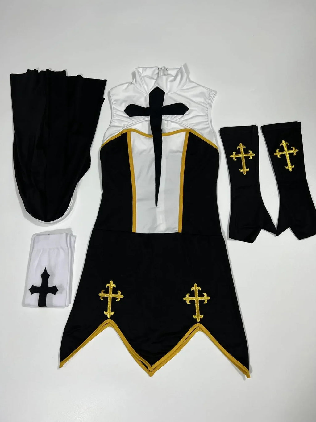 Robe de Nonne Fantaisie Noire à Croix Dorées