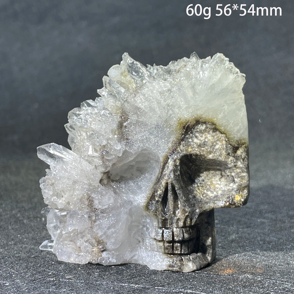 Crâne en Quartz Sculpté et Brut à Cristaux