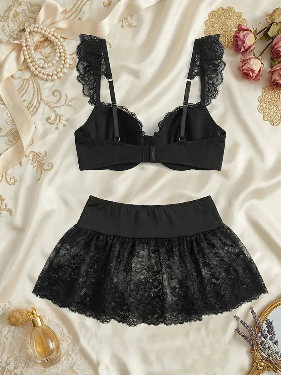Ensemble Lingerie Noir en Dentelle, Volants et Nœuds Blancs