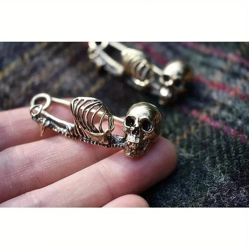 Broche Gothique Squelette en Laiton Vieilli