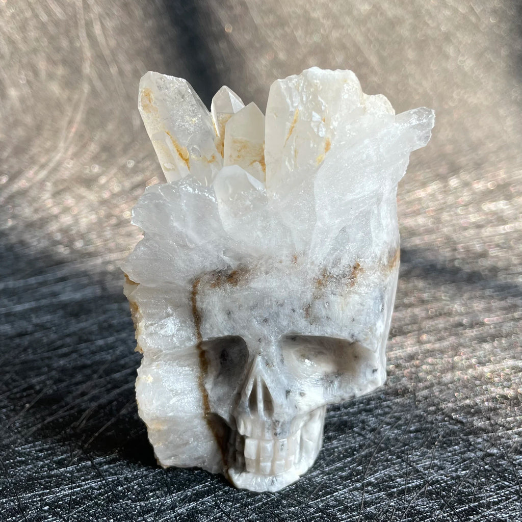 Crâne en Quartz Sculpté et Brut à Cristaux
