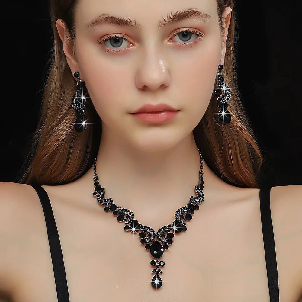 Parure Noire Couronne, Collier et Boucles Goutte