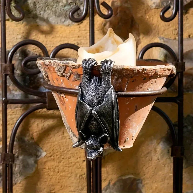 Figurine Chauve-Souris Suspendue Gothique en Résine