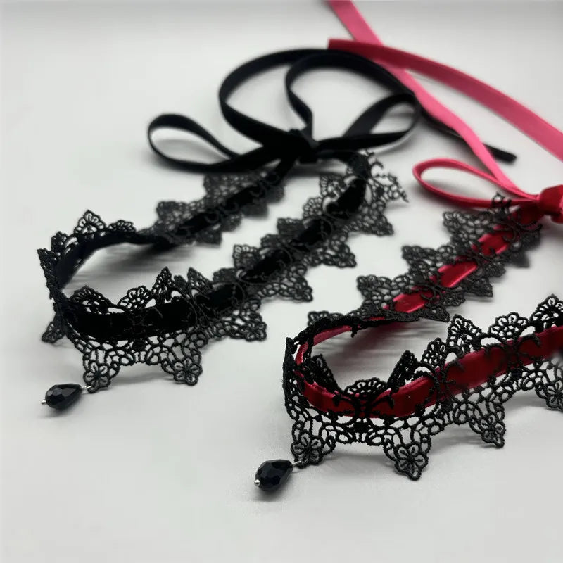 Collier Ras de Cou Gothique en Dentelle Noire et Velours Rouge
