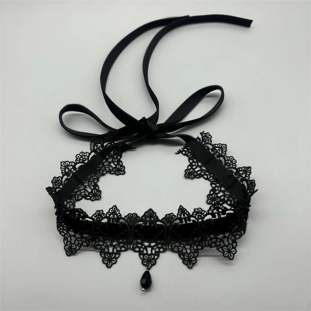 Collier Ras de Cou Gothique en Dentelle Noire et Velours Rouge