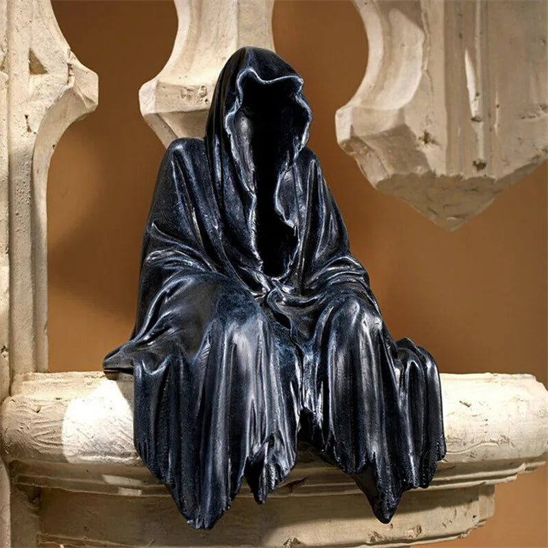 Statue en Résine Gothique à Capuche Assise Grise