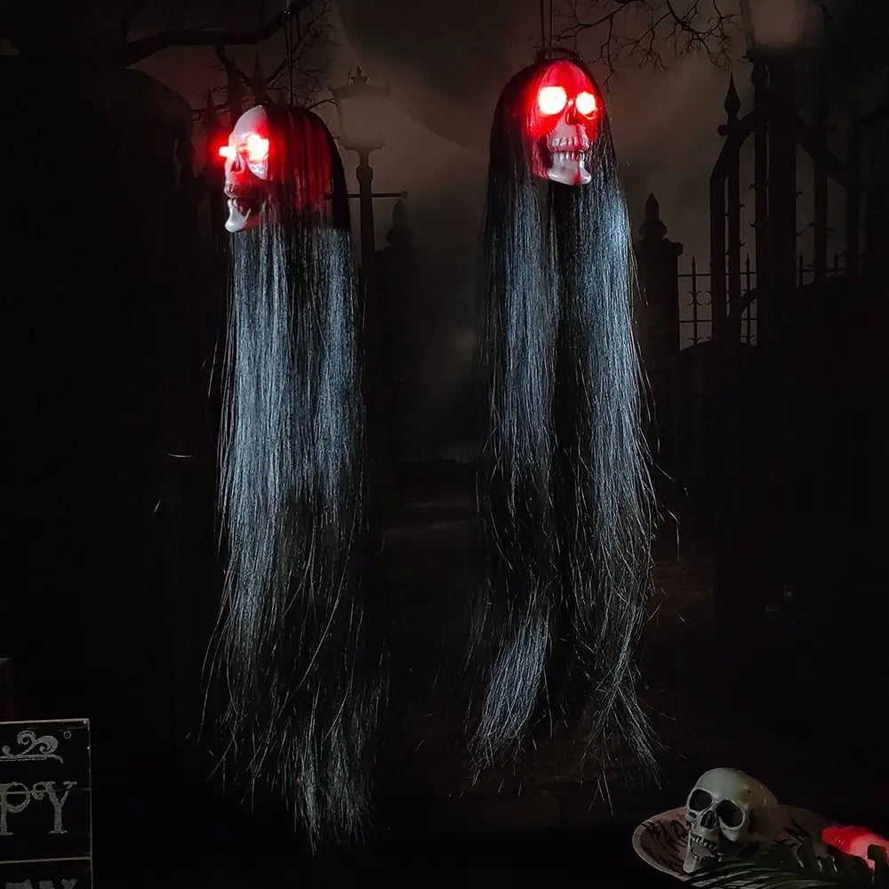 Tête de Mort d'Halloween à Yeux Rouges et Cheveux Noirs