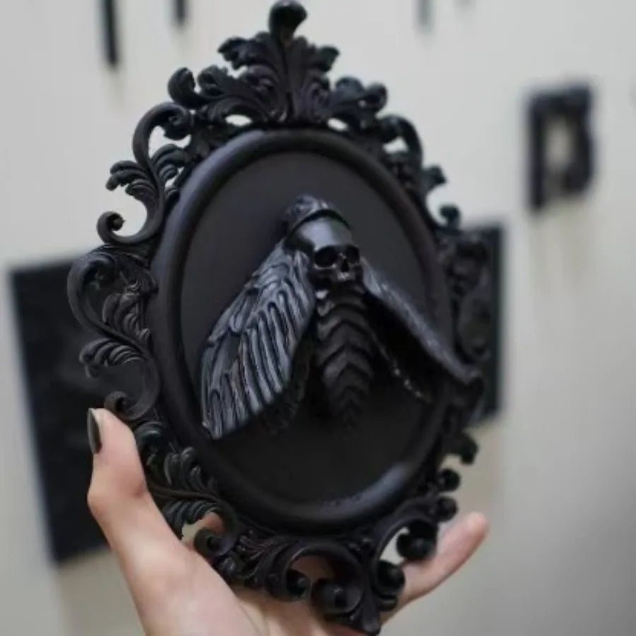 Décoration Murale de Chauve-Souris Noire en Cadre Doré Ancien
