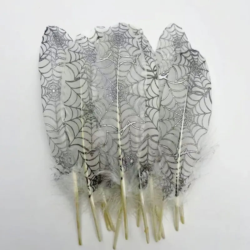 Plumes Décoratives Noires à Motif Crânes Blancs