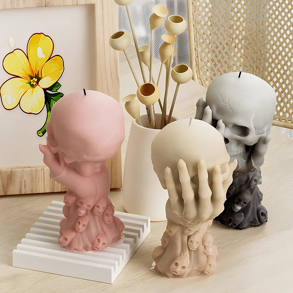 Bougie Décorative Crâne Tenu par une Main et Petits Crânes