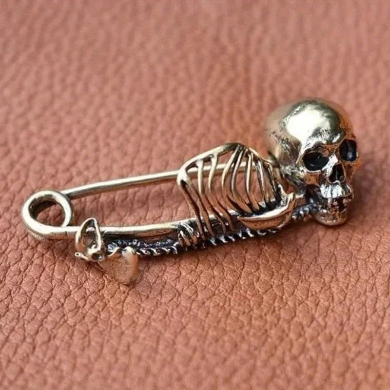 Broche Gothique Squelette en Laiton Vieilli