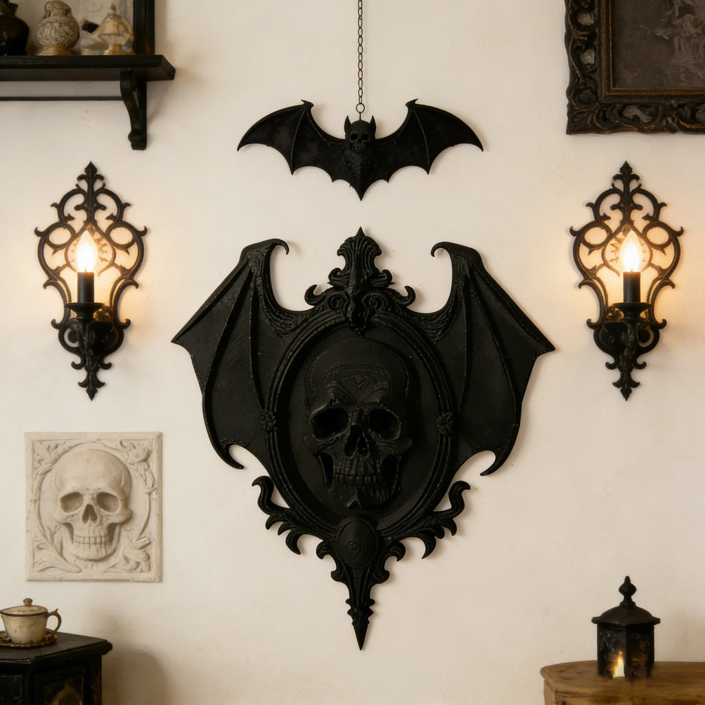 Décoration Murale Crâne Gothique avec Ailes Noires