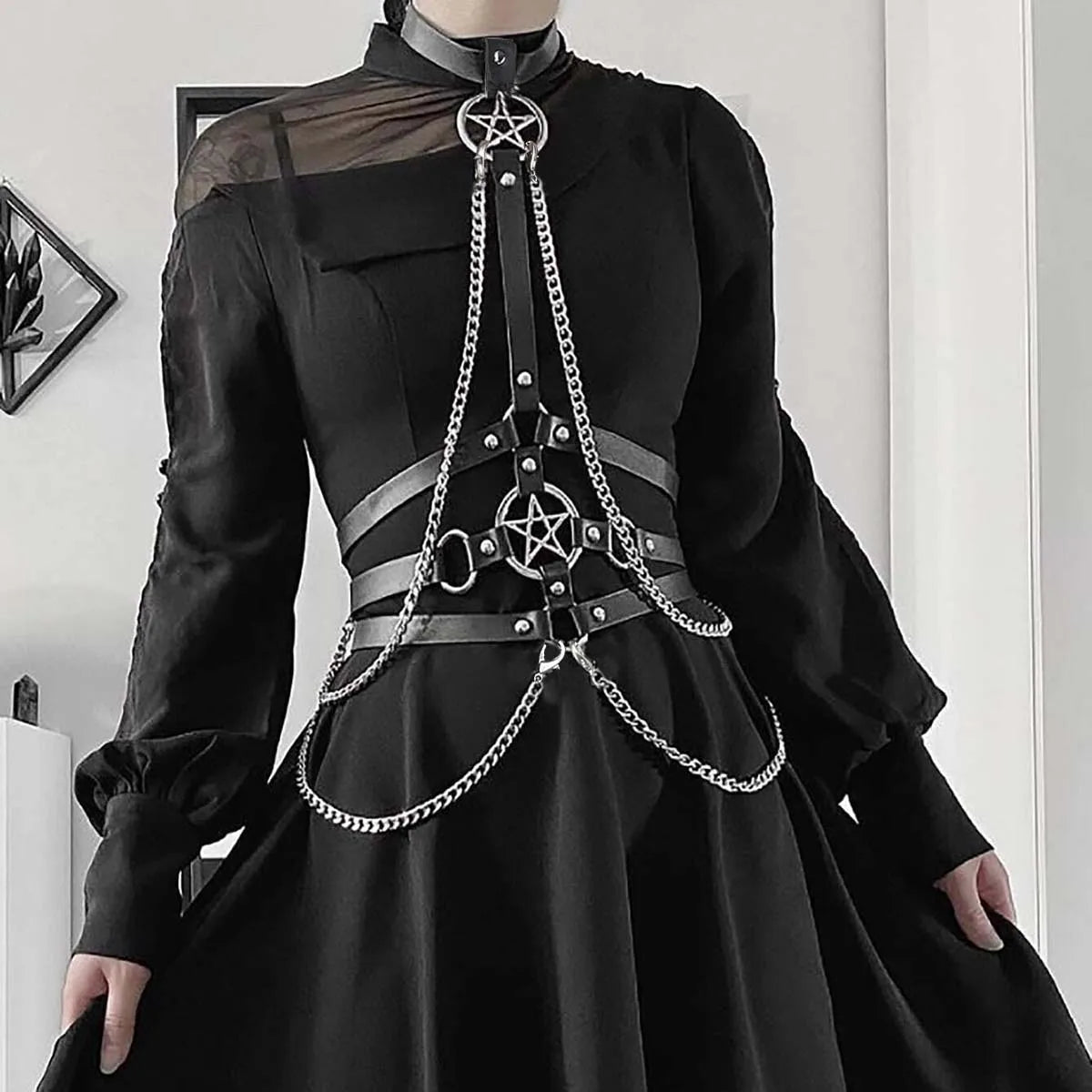 Harnais de Corps Gothique Noir à Pentagrammes Chaînes