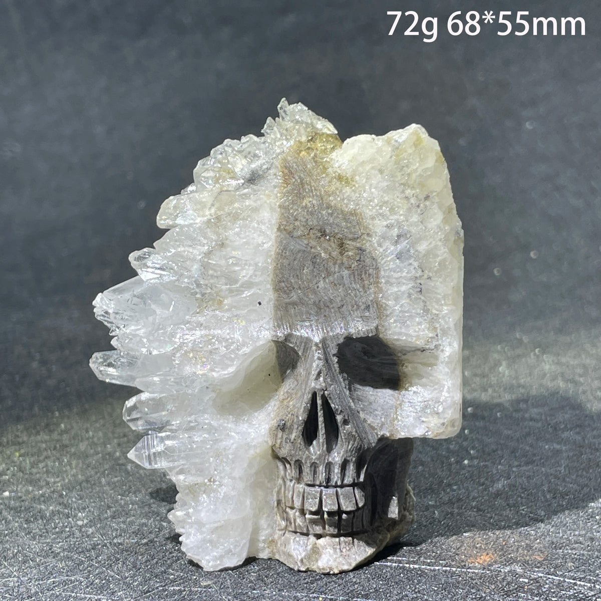 Crâne en Quartz Sculpté et Brut à Cristaux