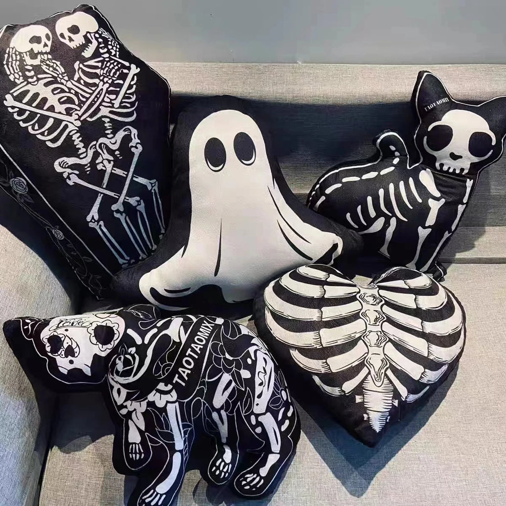 Coussin Gothique Fantôme et Squelette Noir