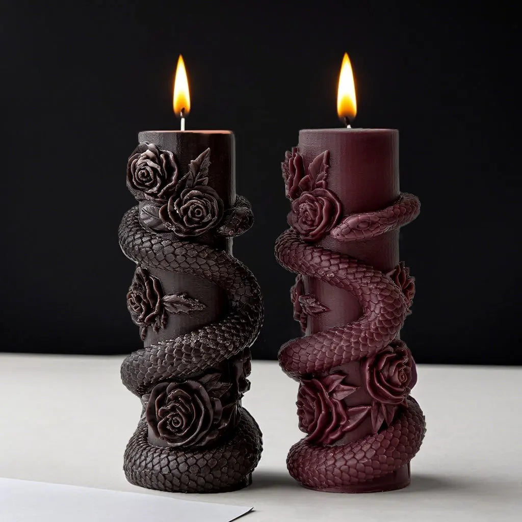 Bougie Grise à Serpent et Roses Sculptées
