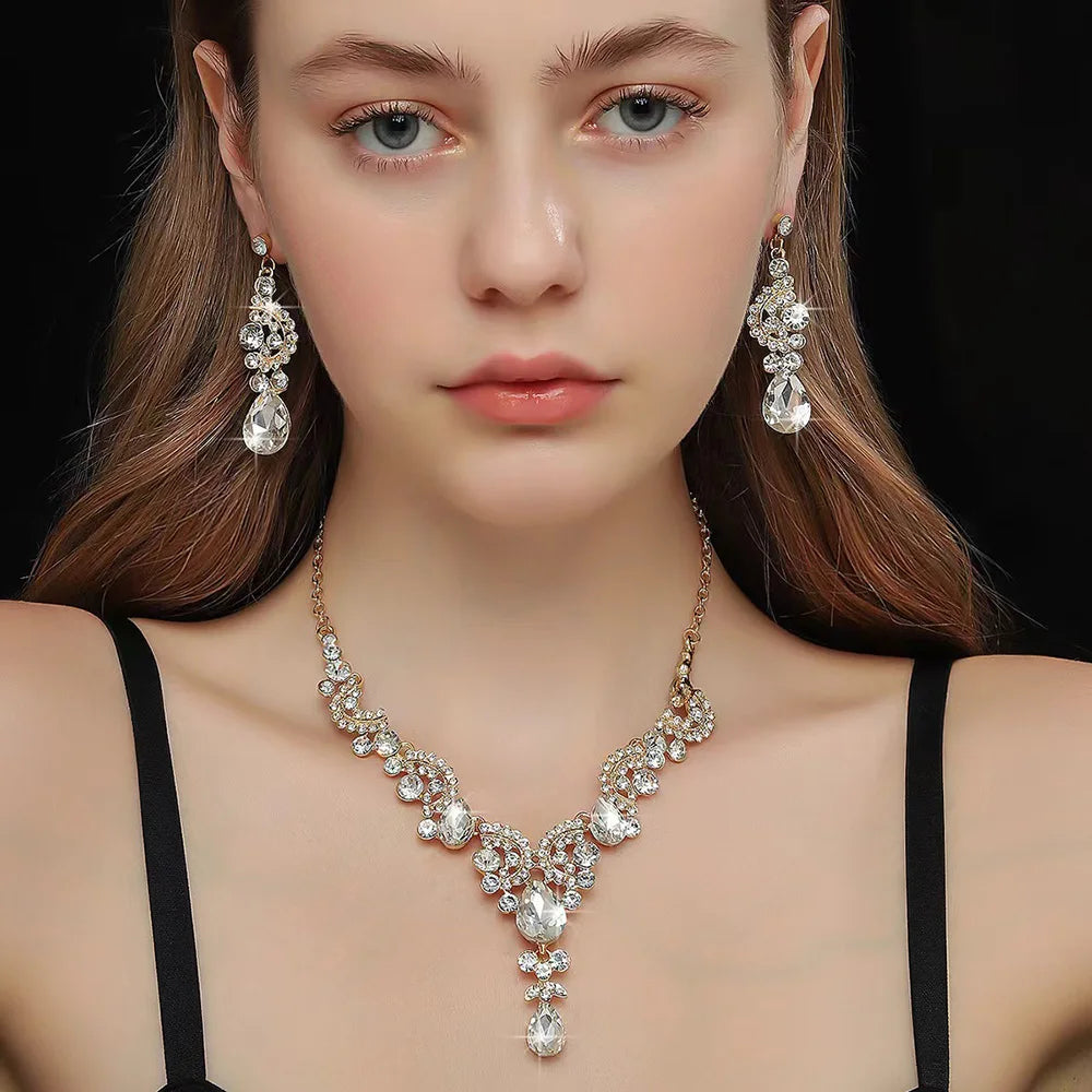 Parure Noire Couronne, Collier et Boucles Goutte