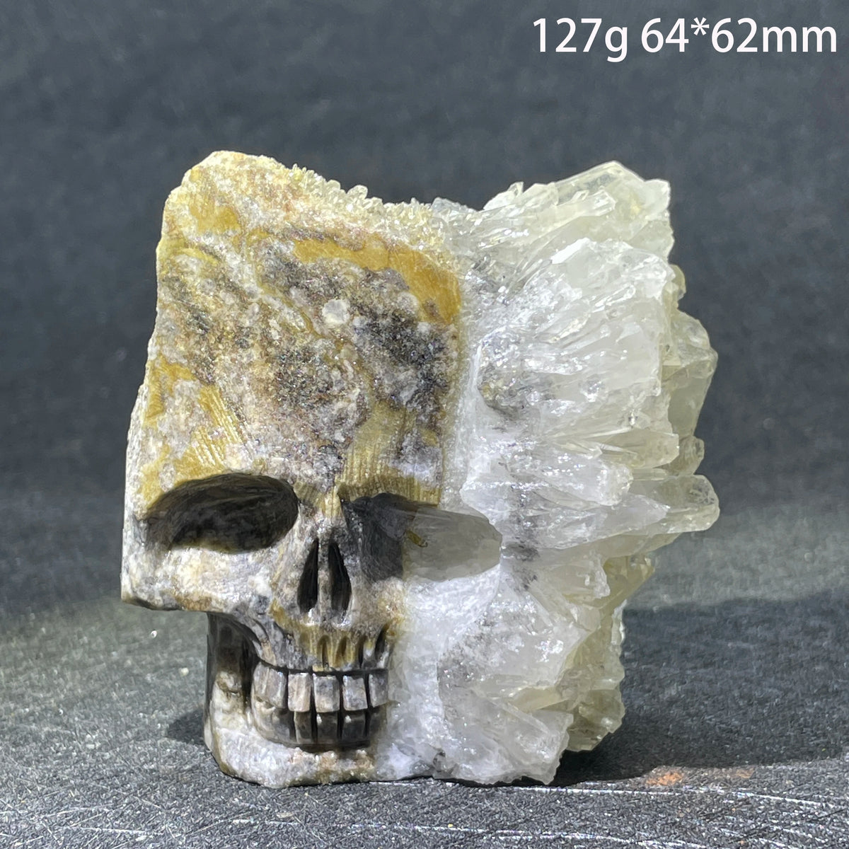 Crâne en Quartz Sculpté et Brut à Cristaux